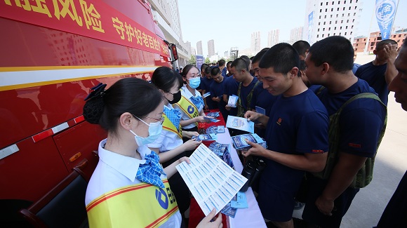 建行河北省分行走进河北省消防救援总队为战员们讲解“红色金融史”